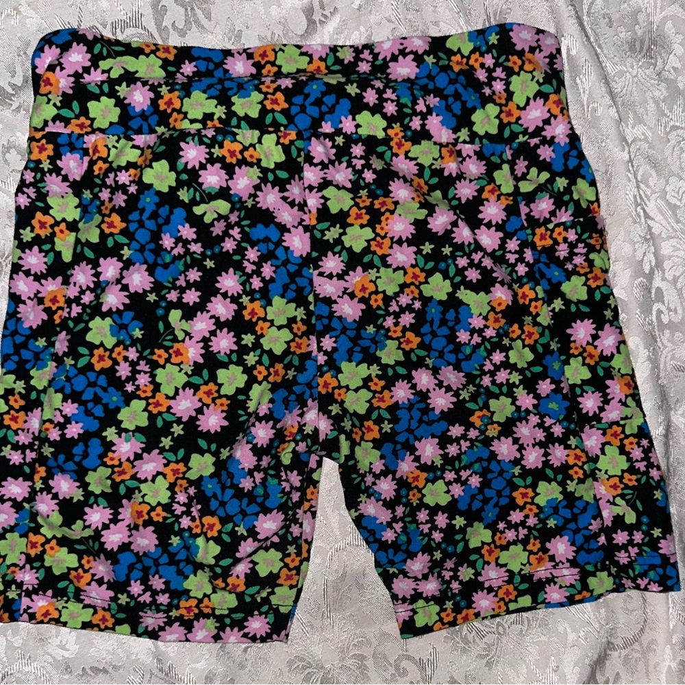 Womens No Boundaries Size L Shorts.